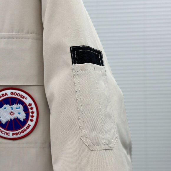 Canada Goose Expedition white Unisex Hooded Parka - Picture 7 of 9